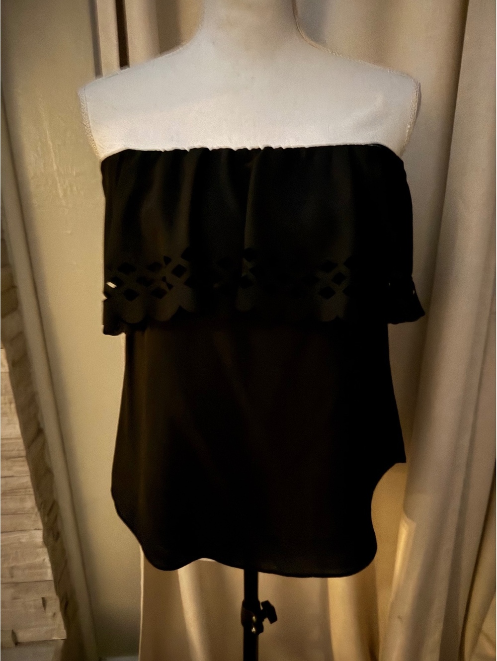 Sis sis Black Off-Shoulder Ruffle Blouse – Size Small